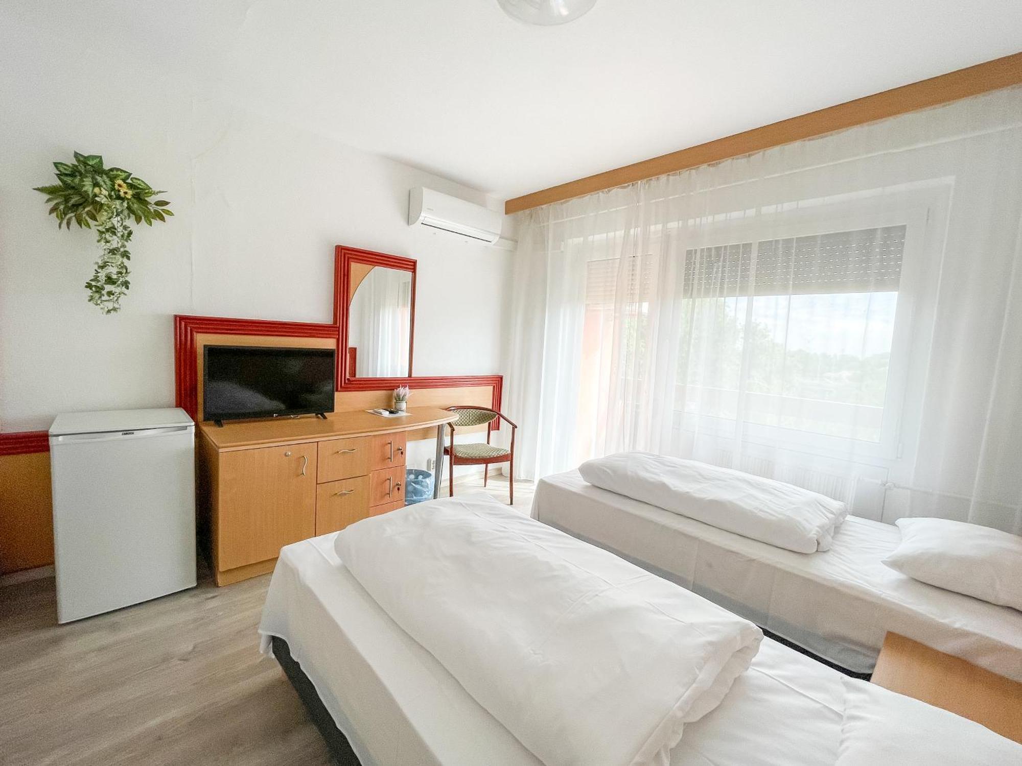 Tisza Sport Hotel Szeged Eksteriør bilde